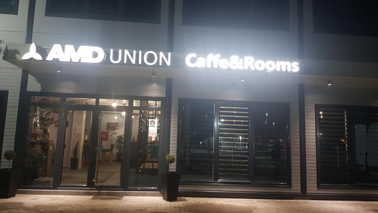 Kruševac Amd Union Caffe & Rooms מראה חיצוני תמונה